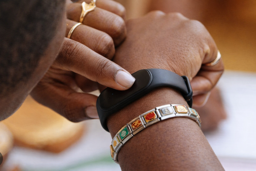 Orukka P2P Payment Bracelet — Black